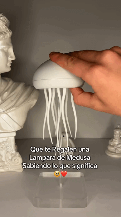Medusa flotante con luces